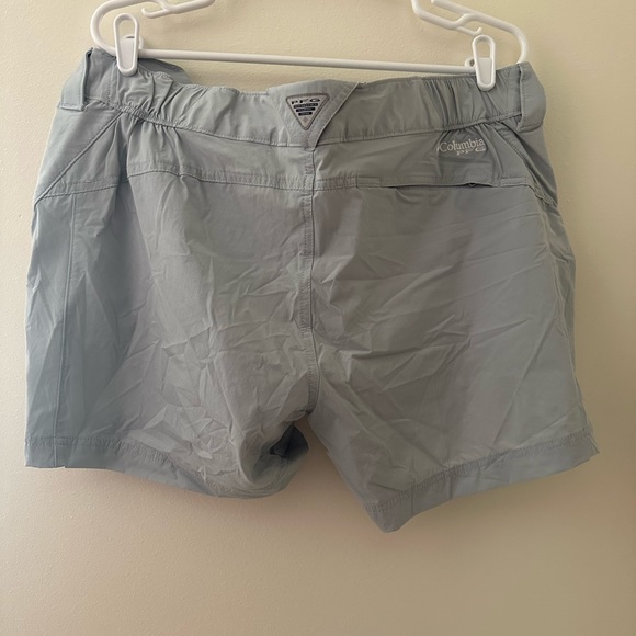 Grey Columbia PFG Women’s Golf Shorts - Picture 2 of 4